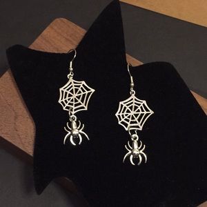 🍏50% OFF/3+...👻🎃Spider and Web Halloween Dangle Earrings (Silver color)